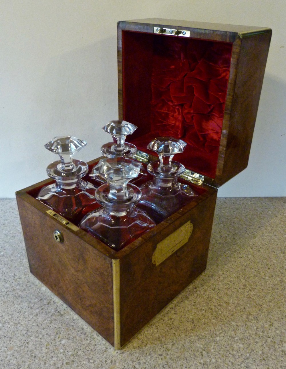 GOOD BURR WALNUT DECANTER BOX View II