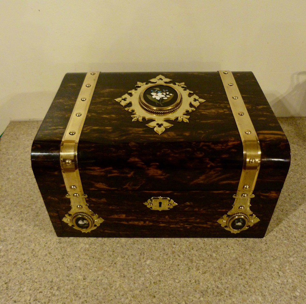 VERY FINE FULLY FITTED GAMES COMPENDIUM View III