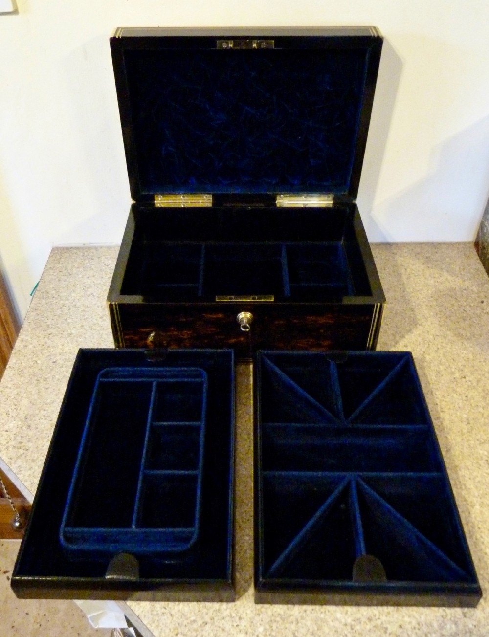FINE ORIGINAL FITTED JEWELLERY BOX BY LUND View III
