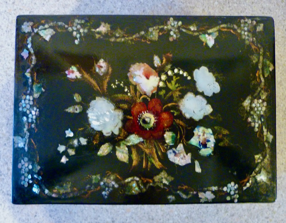 PRETTY VICTORIAN FULLY-FITTED SEWING BOX View V