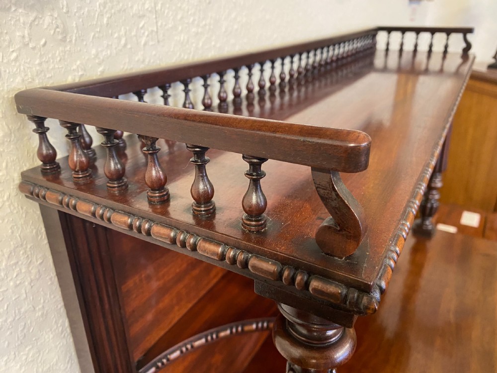 Gillows of Lancaster: early 19th century mahogany Chiffonier View II