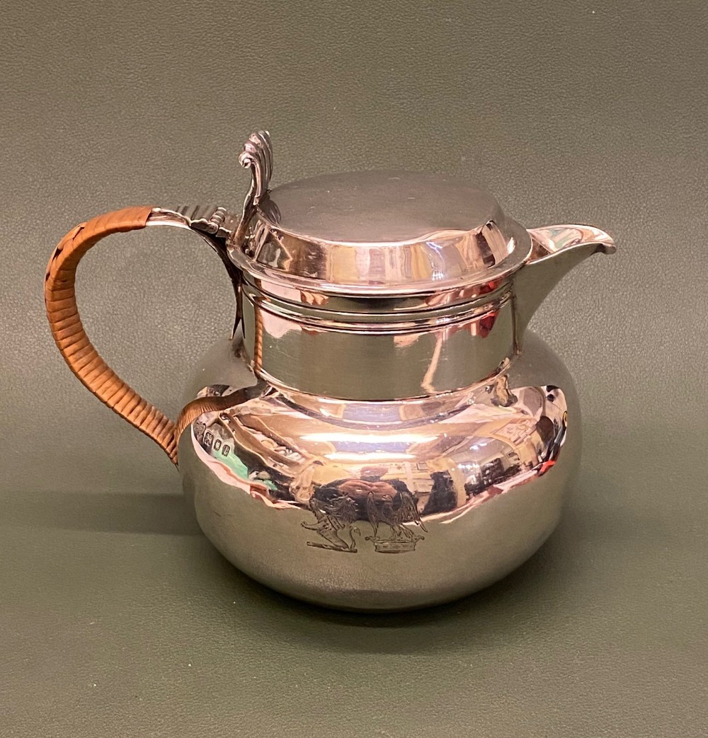 Elegant Lidded Silver Hot Water Jug by the Goldsmiths and Silversmiths Alliance