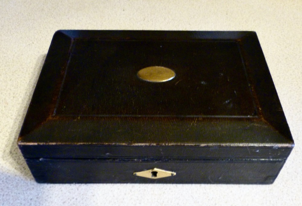 A CHARMING ENGLISH REGENCY SEWING BOX View IV