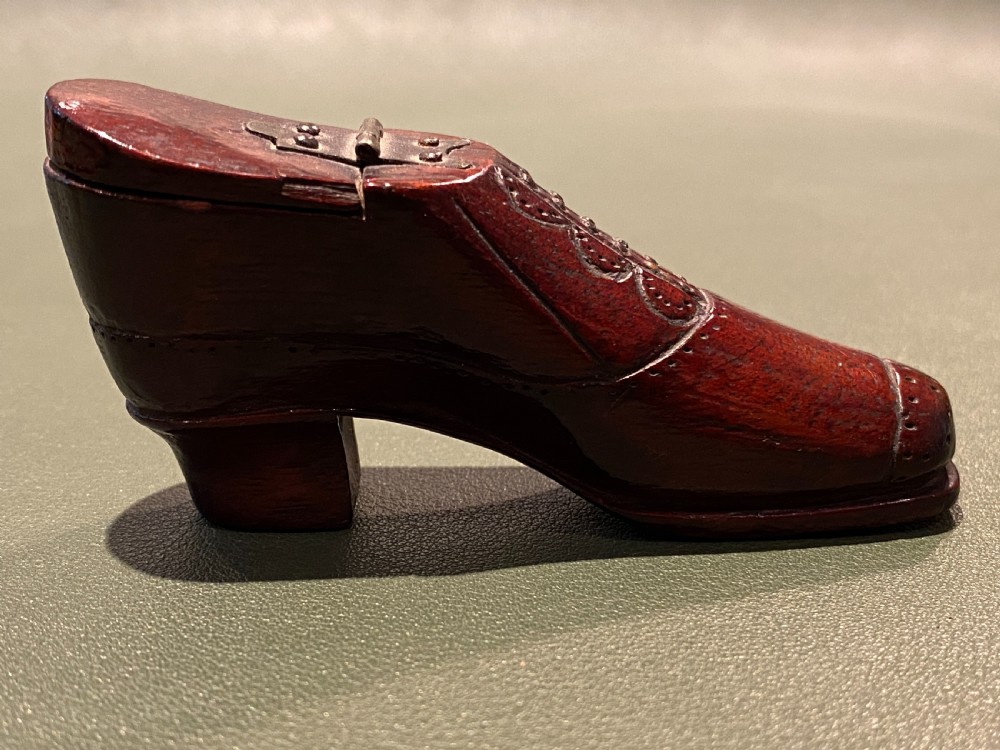 Mid 19th Century mahogany Snuff-Boot with high heel (85mm) View V