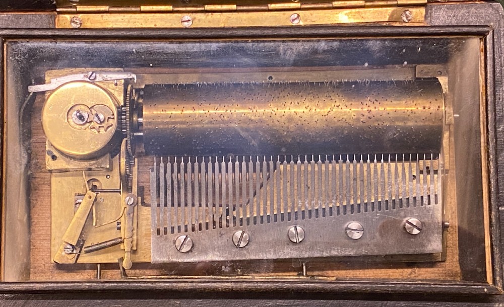 19th century Burr Yew-wood cased music box, of small size, playing 6 beautiful Airs View VI