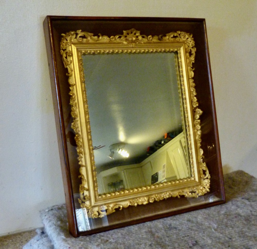 A PRETTY GILDED MIRROR IN ROSEWOOD FRAME