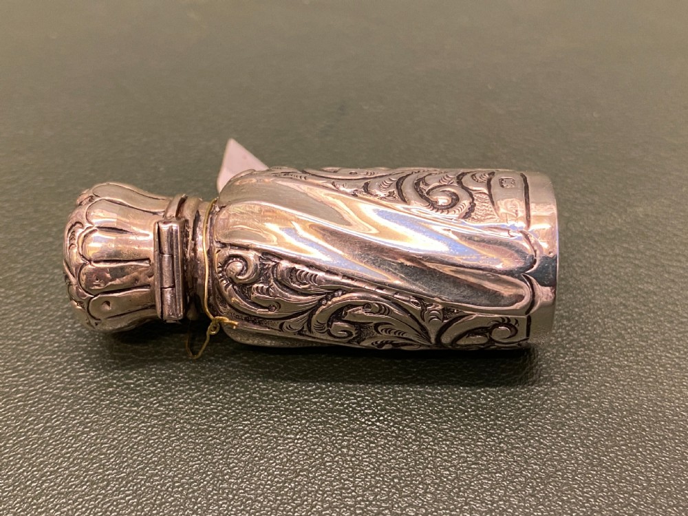 Pretty embossed silver SCENT BOTTLE. Hallmarked 1892, Birmingham View II