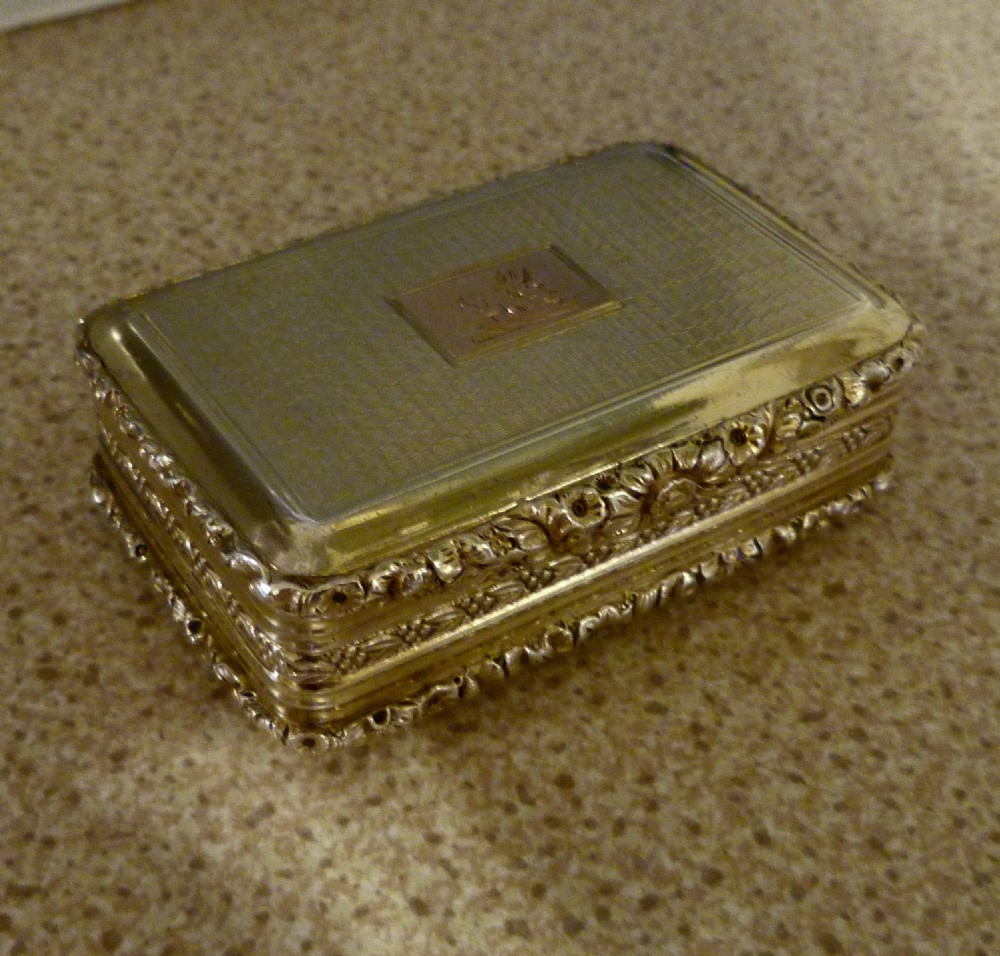 HIGH QUALITY GOLD-INLAID SILVER SNUFF BOX