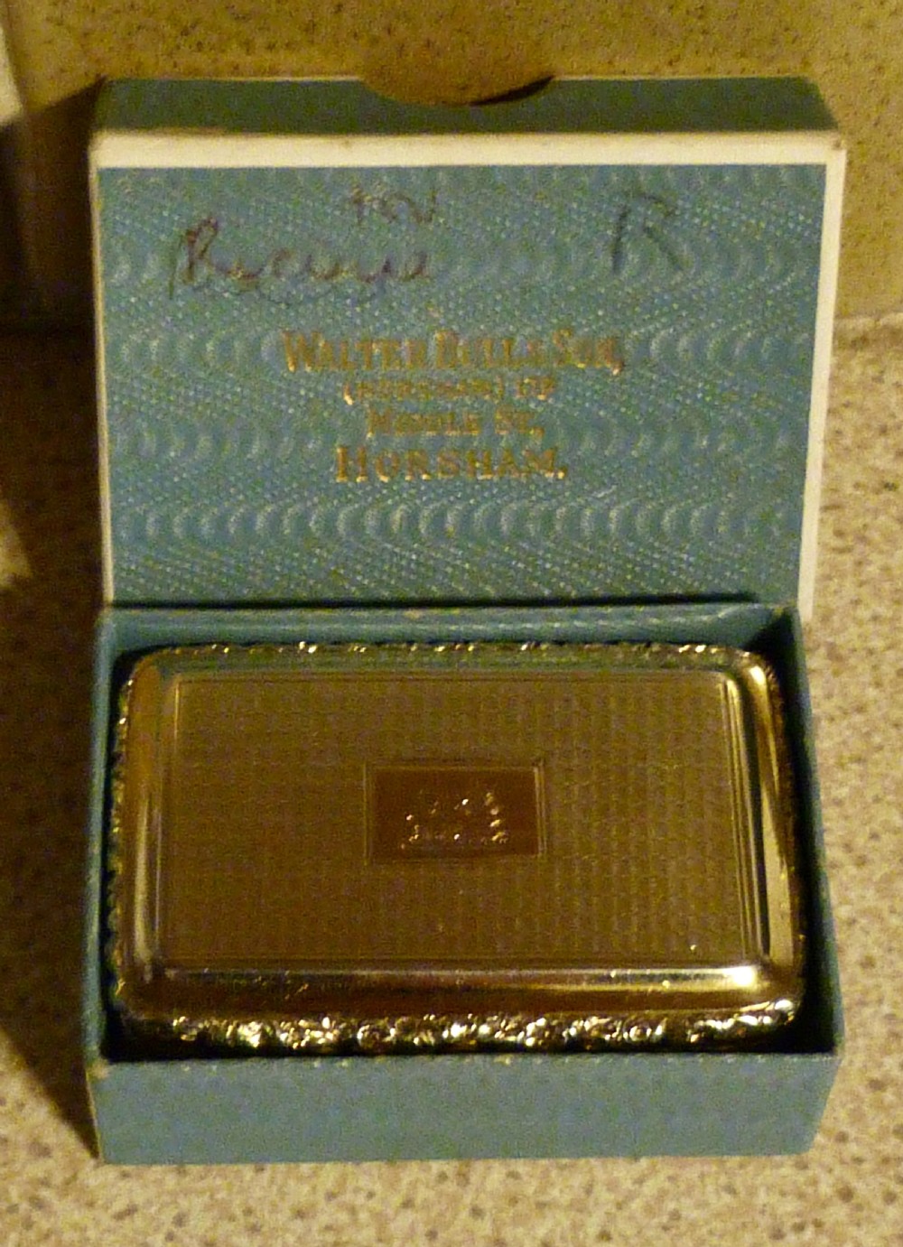 HIGH QUALITY GOLD-INLAID SILVER SNUFF BOX View VII
