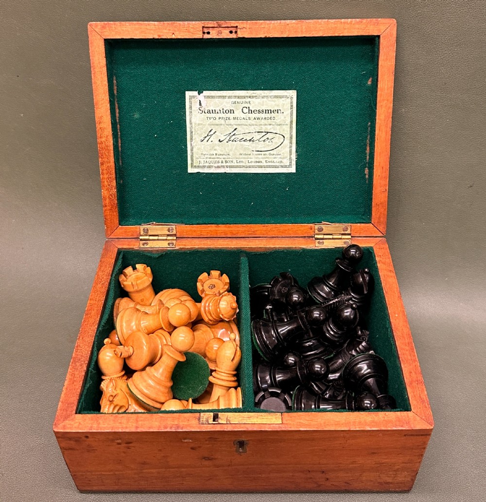 Good quality boxed weighted STAUNTON Chess Set