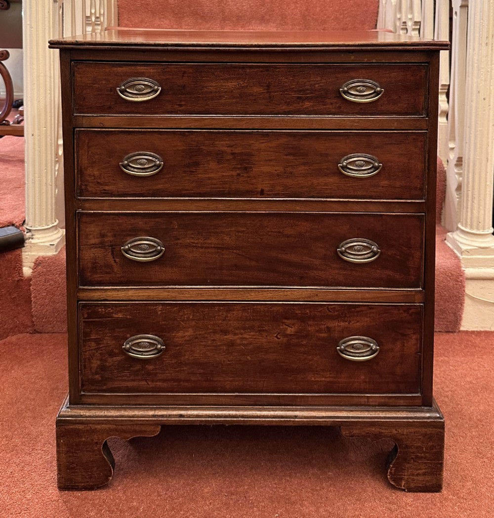 An Early 19th Century Mahogany Chest Of Four Graduating Drawers of small size