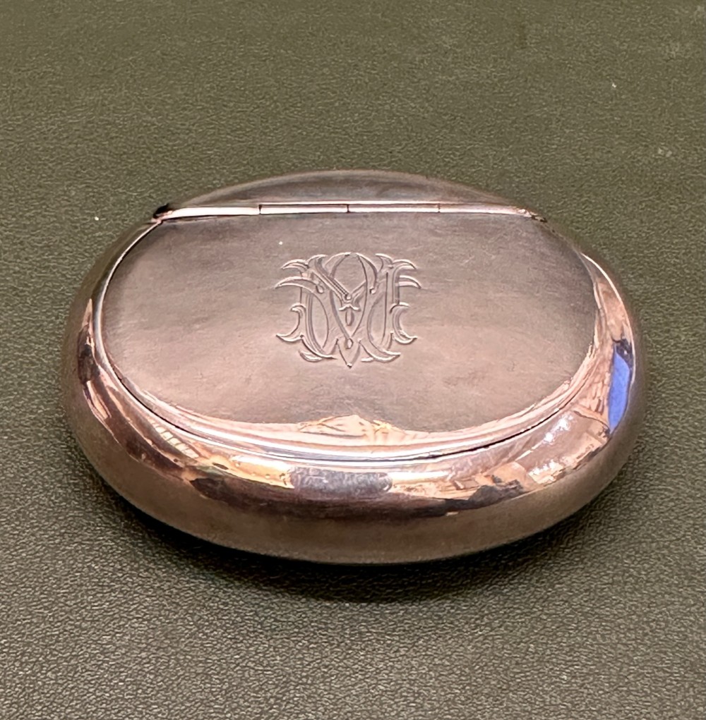 Pretty Victorian oval Silver SNUFF BOX, by J. Wilmot, Birmingham 1890