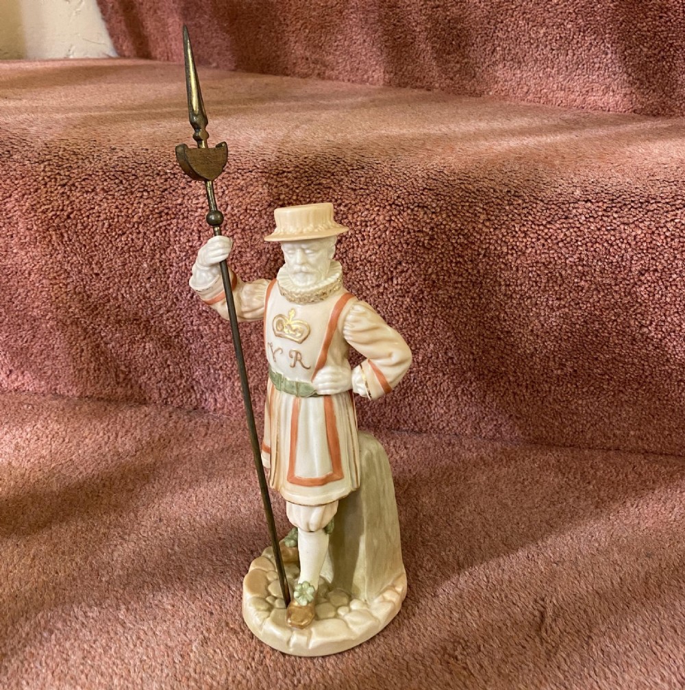 Rare Royal Worcester porcelain figure - Beefeater (Model No: 1362), by James Hadley. Dated 1892 View VI