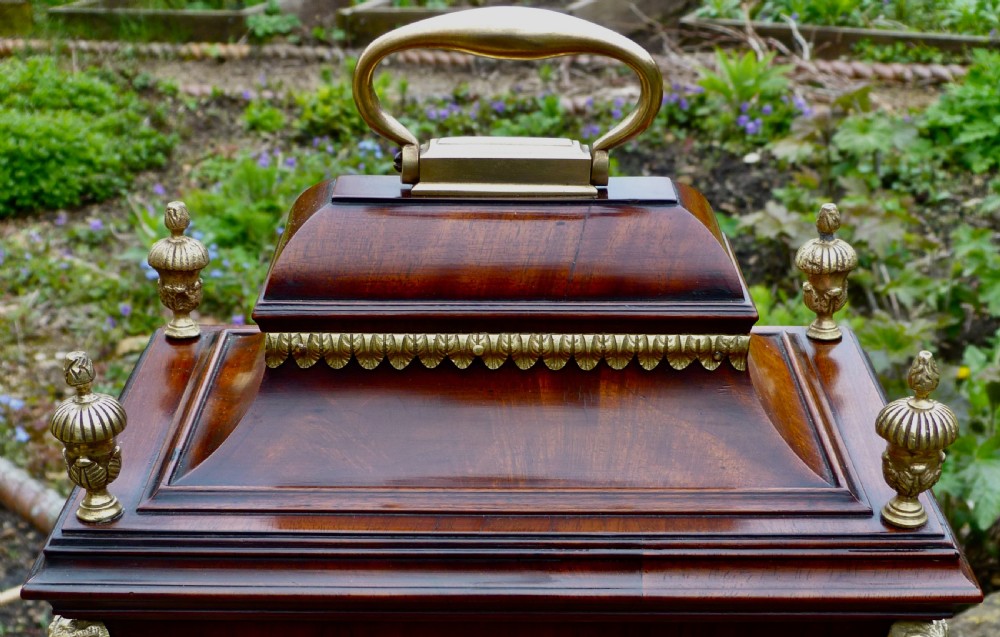 A FINE ORIGINAL 18TH CENTURY BRACKET CLOCK View III