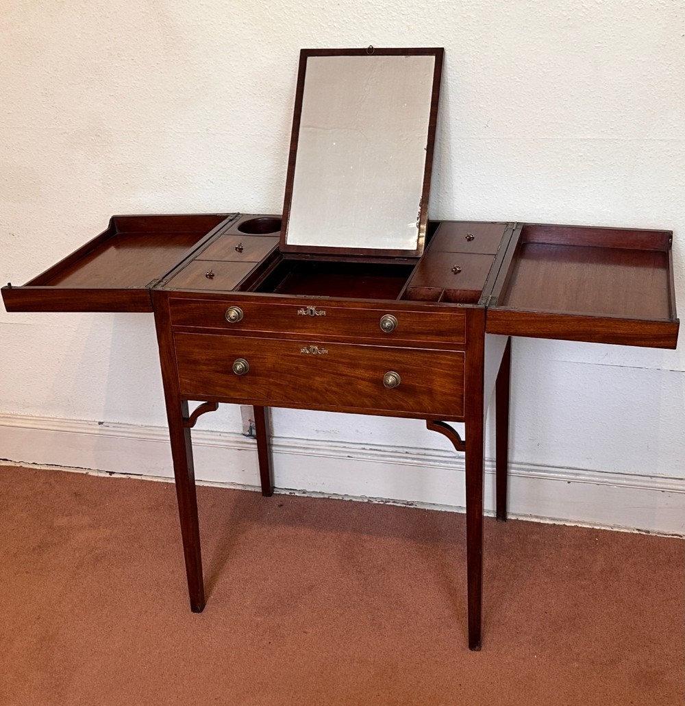 An early 19th century metamorphic mahogany Washstand