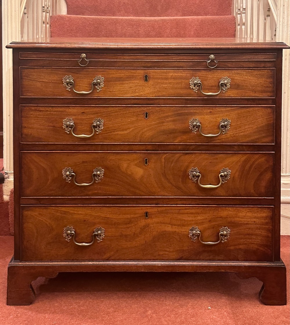 Compact 18th Century Mahogany Batchelors Chest of Drawers