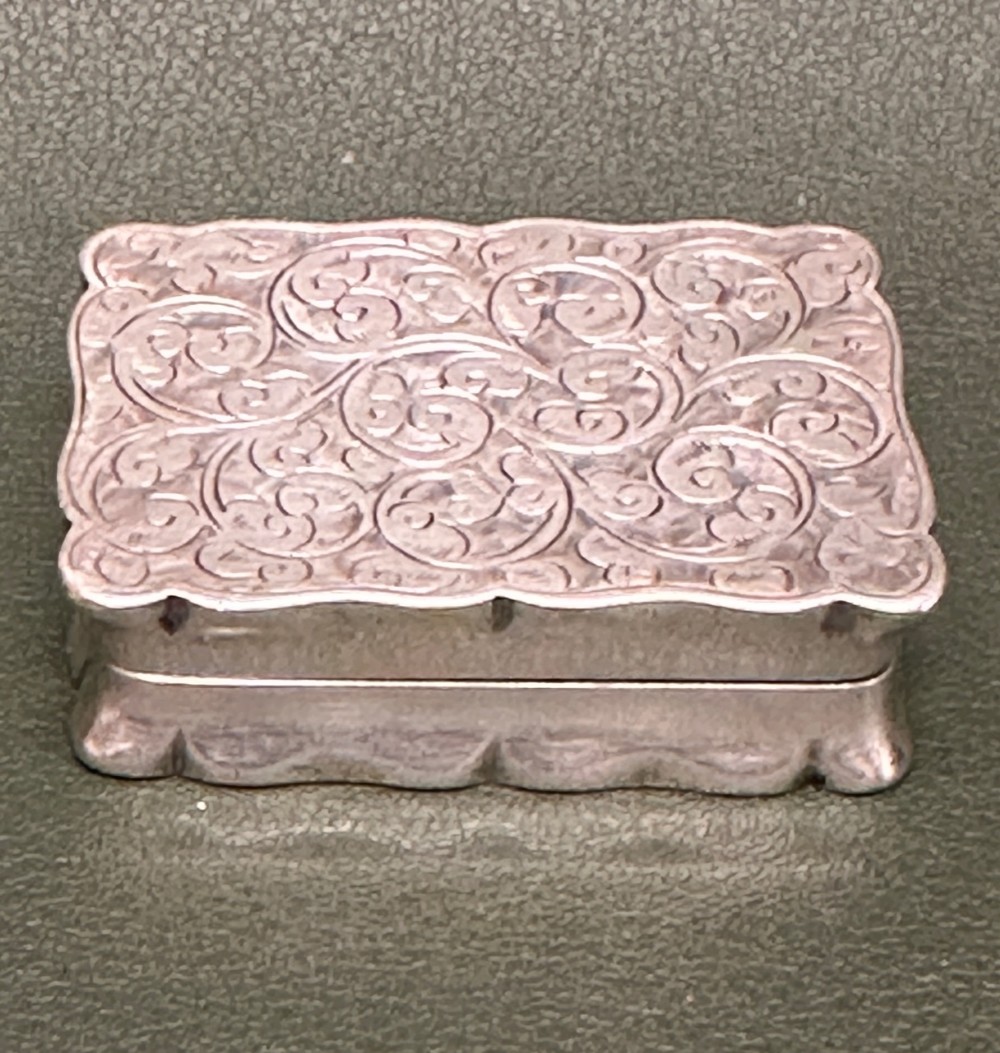 Hallmarked silver PILL BOX, Birmingham, 1848