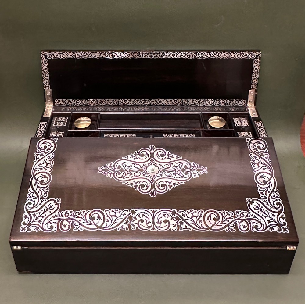 19th century Lady's Writing Box - Coromandel-wood inlaid with Mother-of-Pearl