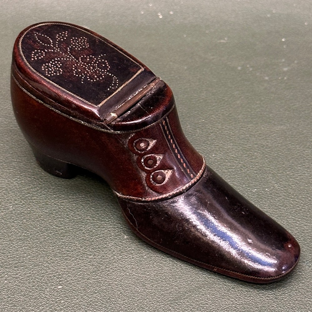 19th century Carved Shoe Snuff with heel, and inlaid brass detail