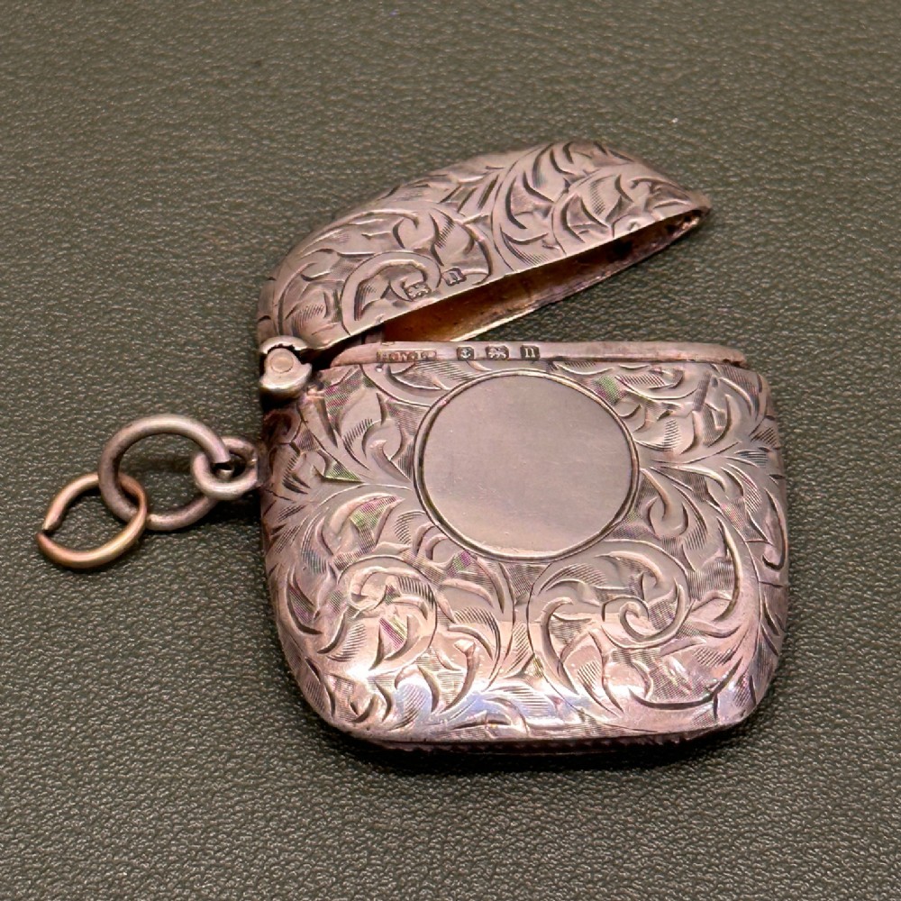 Hallmarked Silver Vesta Case With Engraved Acanthus Scroll Decoration