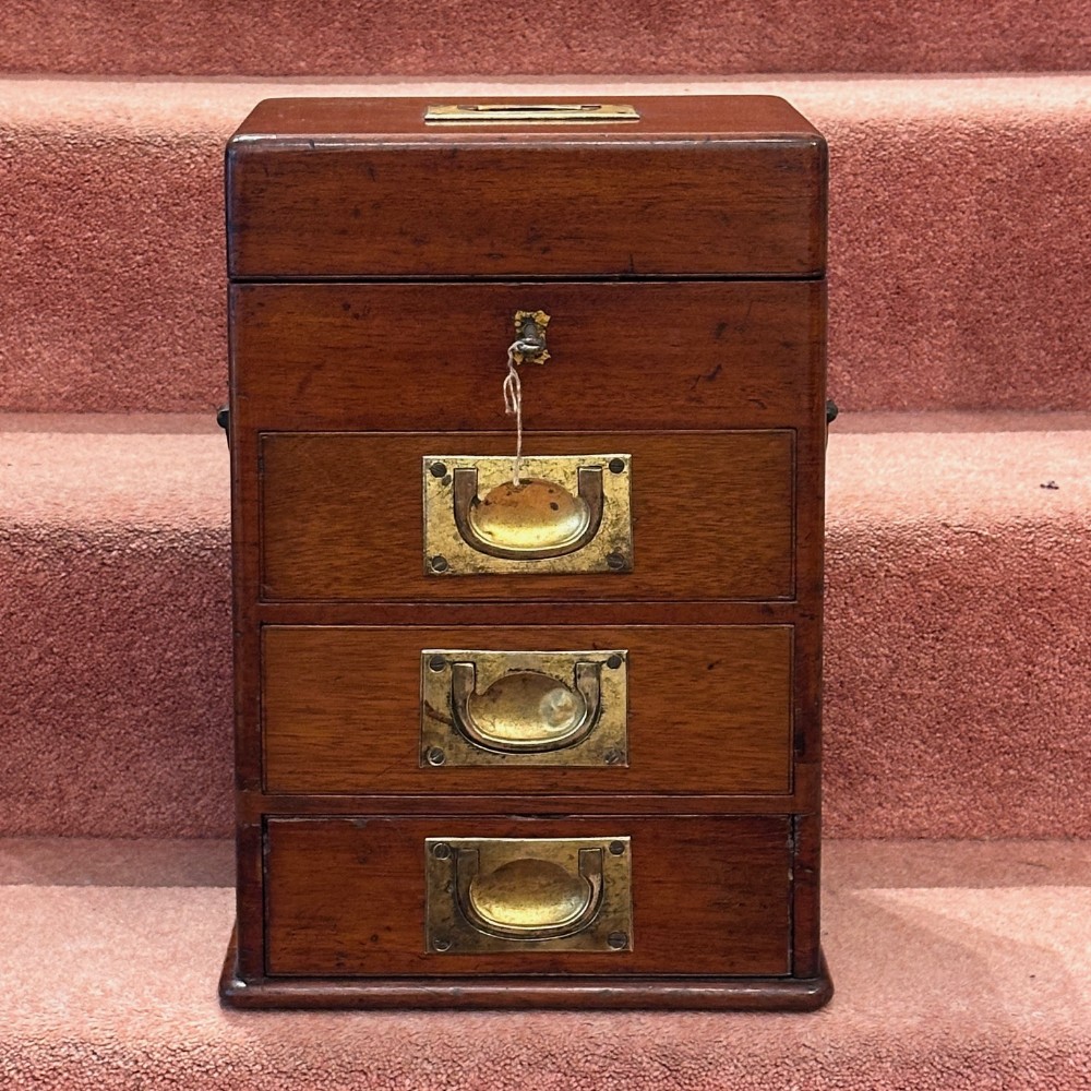 Small Georgian period Collectors Chest of three drawers