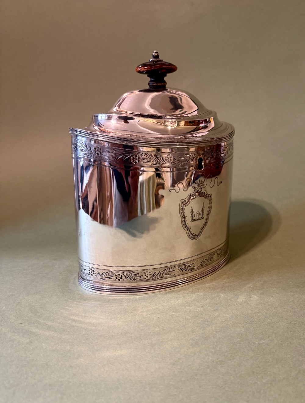 A FINE GEORGE III SILVER TEA CADDY View II