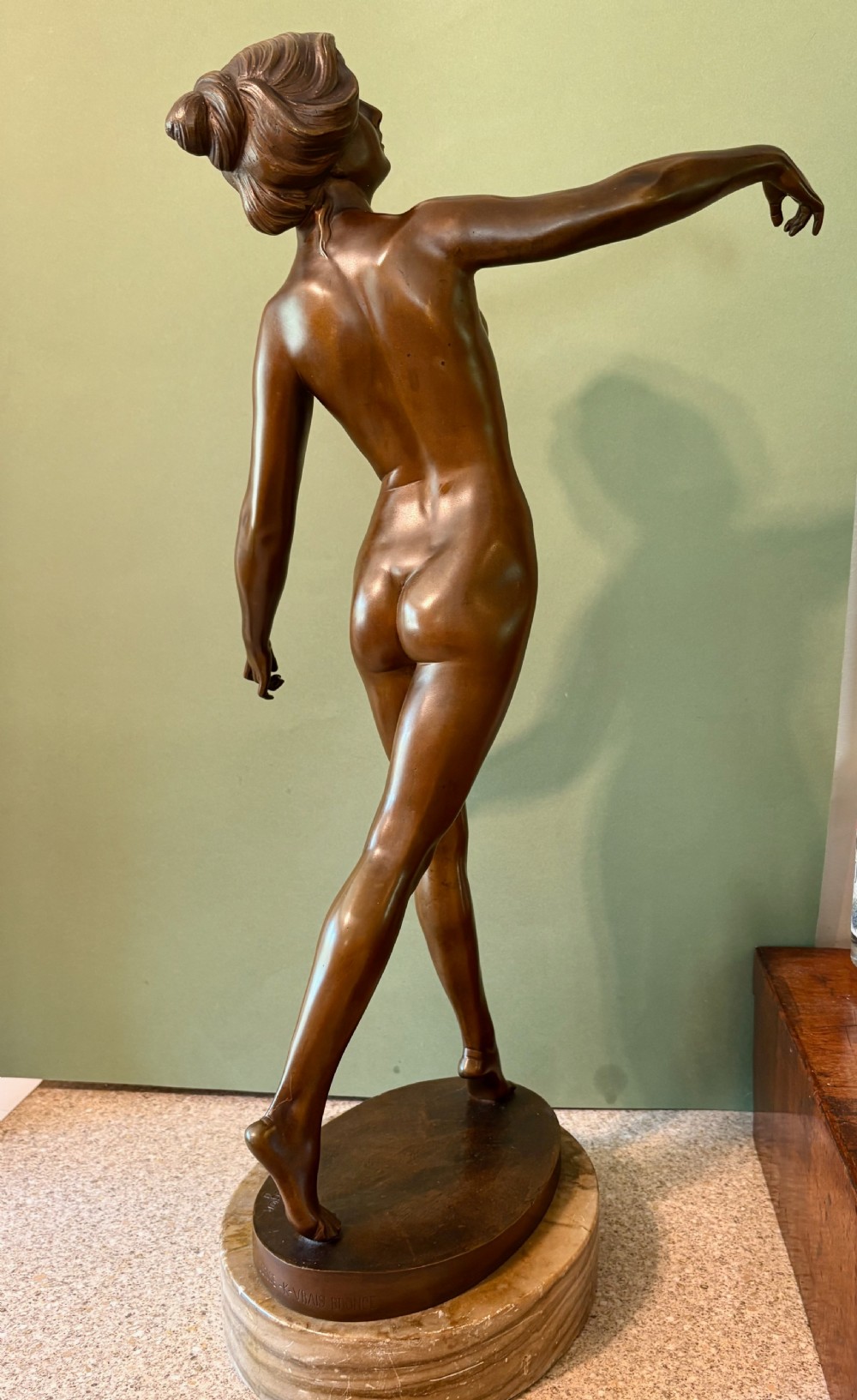 A FINE LARGE ELEGANT BRONZE FIGURE View IV