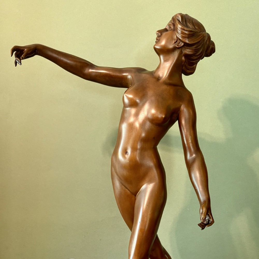 A FINE LARGE ELEGANT BRONZE FIGURE View VI