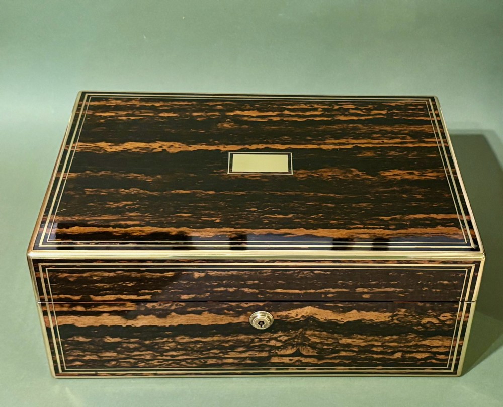GOOD COROMANDEL DRESSING CASE BY LUND View II