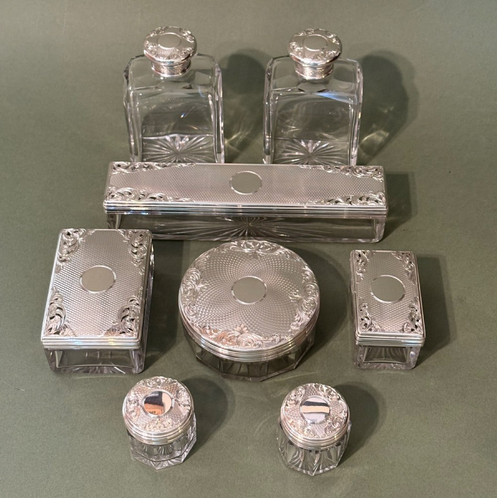GOOD COROMANDEL DRESSING CASE BY LUND View III