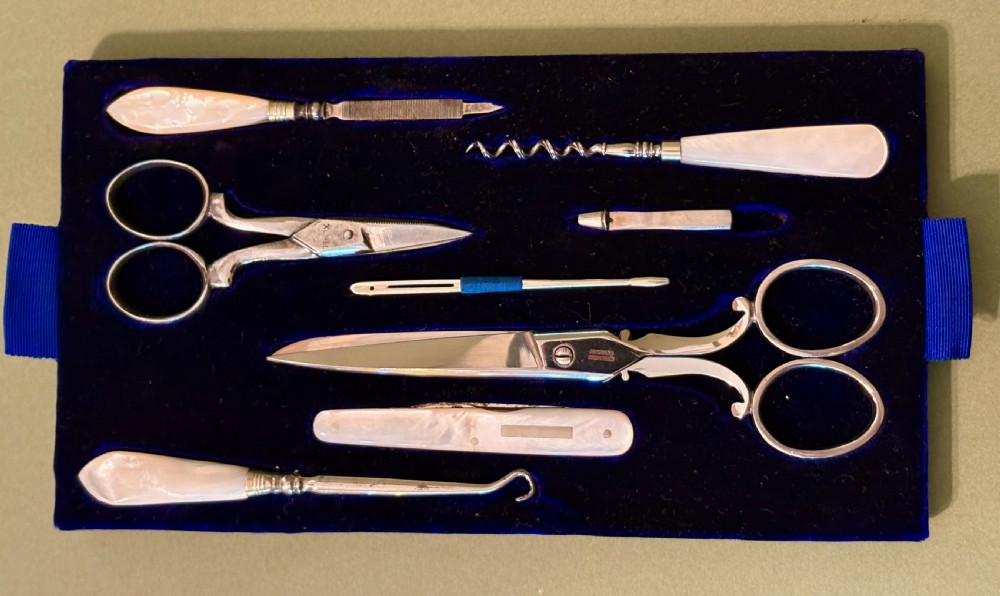 GOOD COROMANDEL DRESSING CASE BY LUND View VII