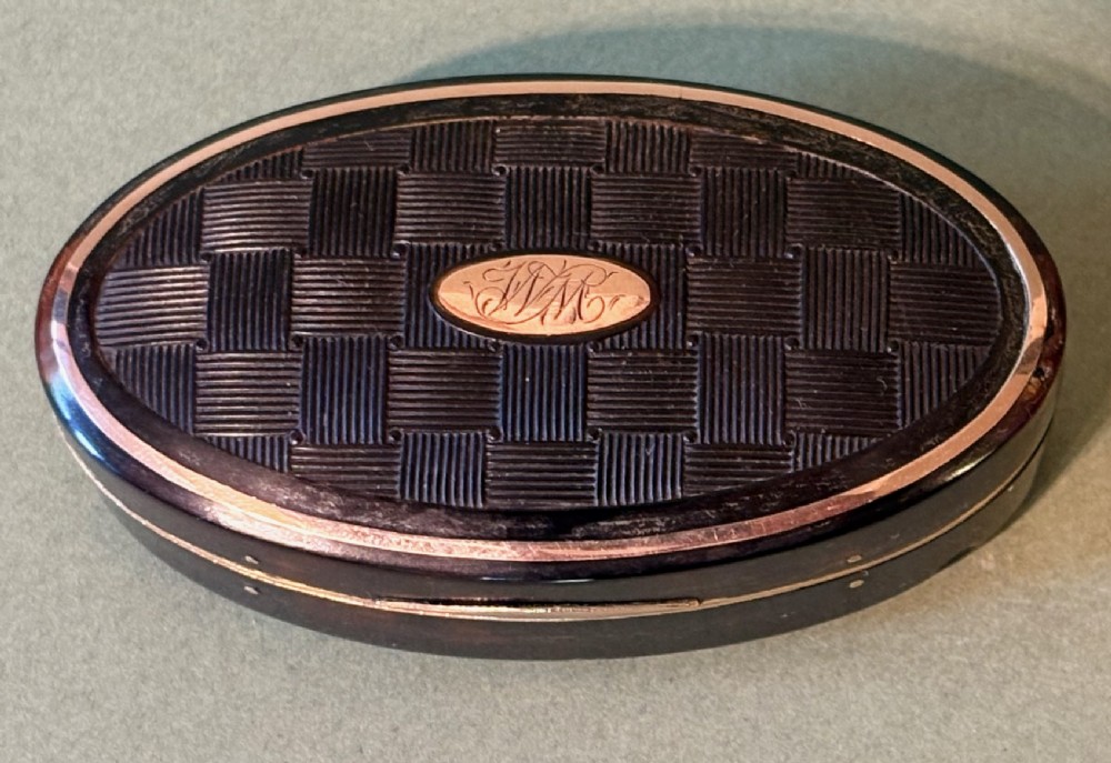 GEORGE III TORTOISESHELL SNUFF BOX