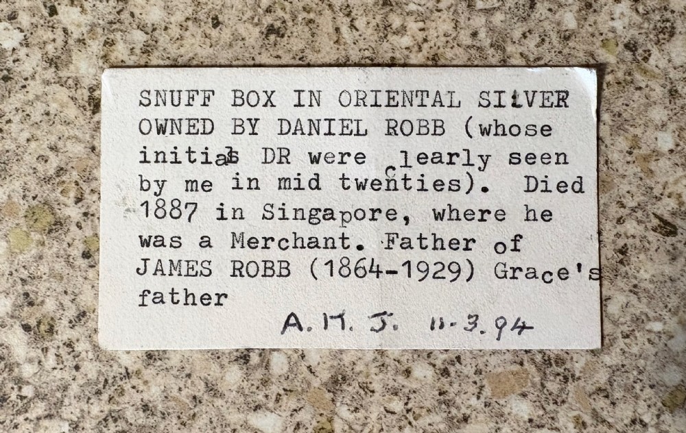 HEAVY CHINESE SILVER SNUFF BOX View V