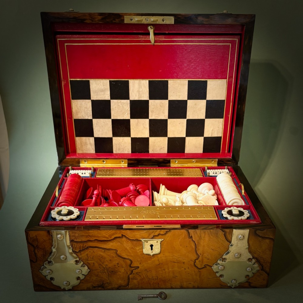 VERY FINE WALNUT GAMES COMPENDIUM View II