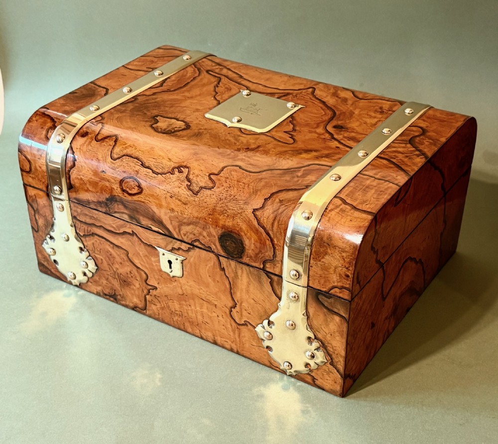 VERY FINE WALNUT GAMES COMPENDIUM View V
