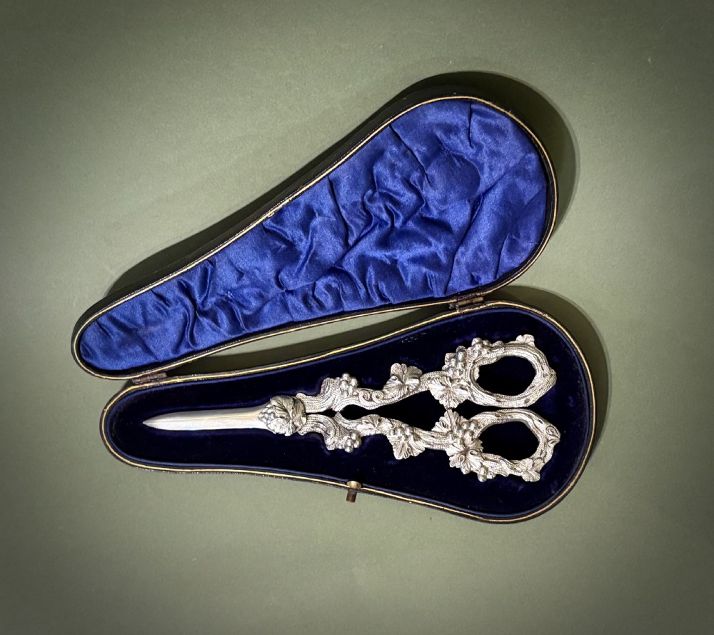 CASED PAIR OF SILVER GRAPE SCISSORS