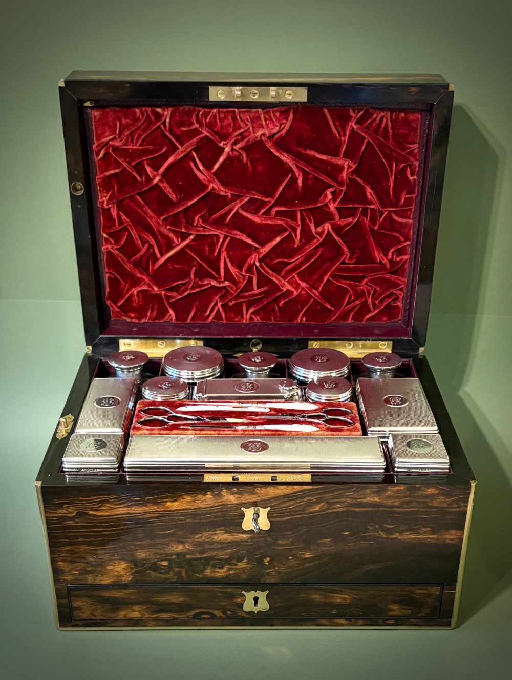 A VERY FINE DRESSING/JEWELLERY CASE