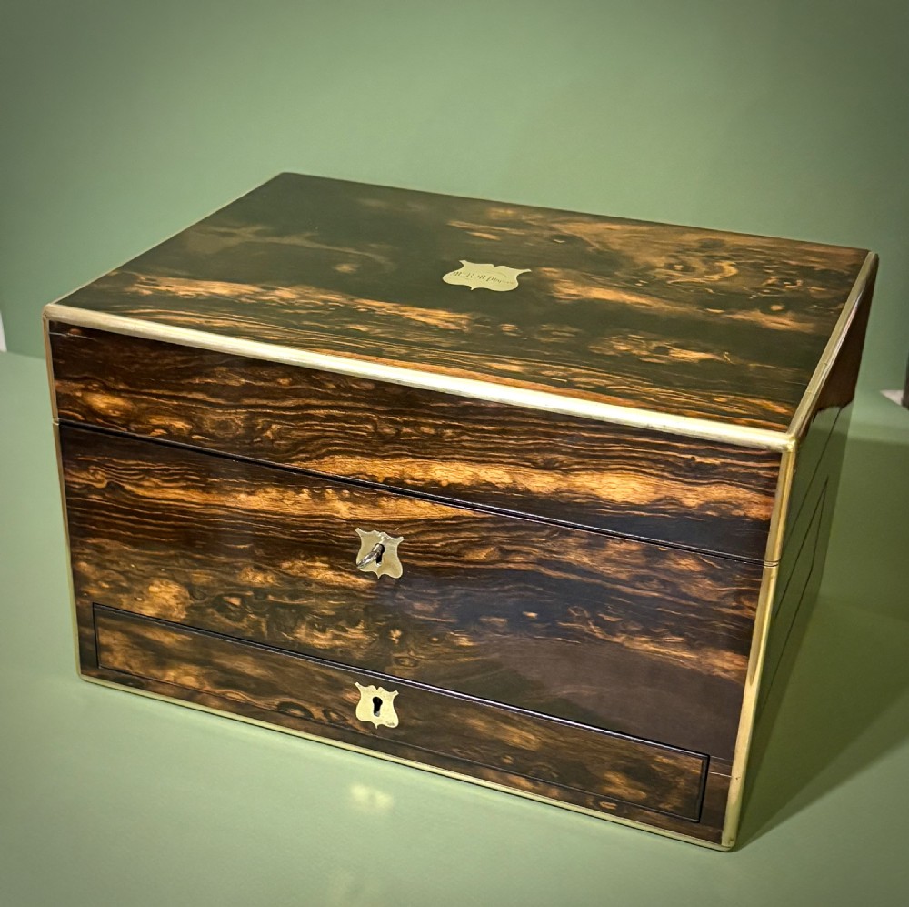 A VERY FINE DRESSING/JEWELLERY CASE View II