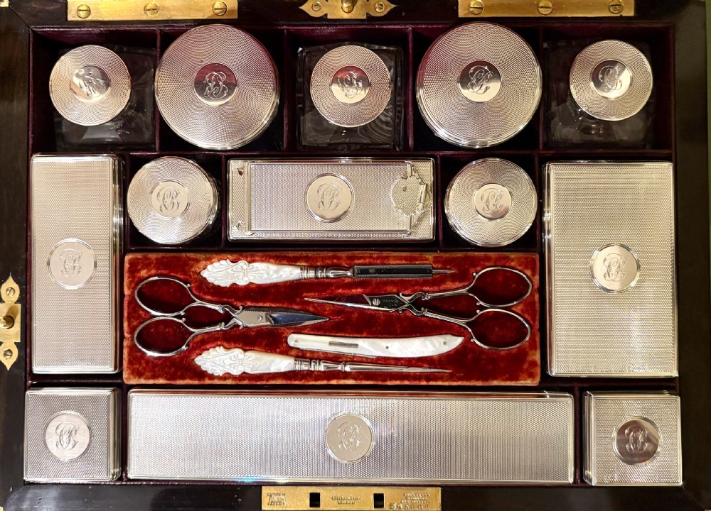 A VERY FINE DRESSING/JEWELLERY CASE View III