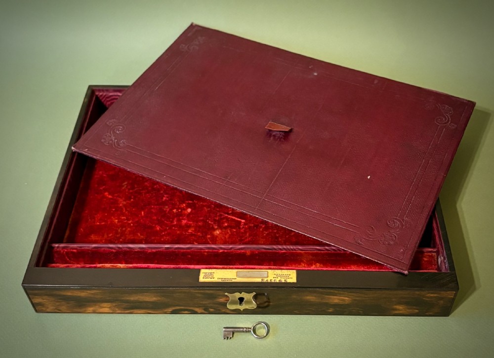 A VERY FINE DRESSING/JEWELLERY CASE View VII