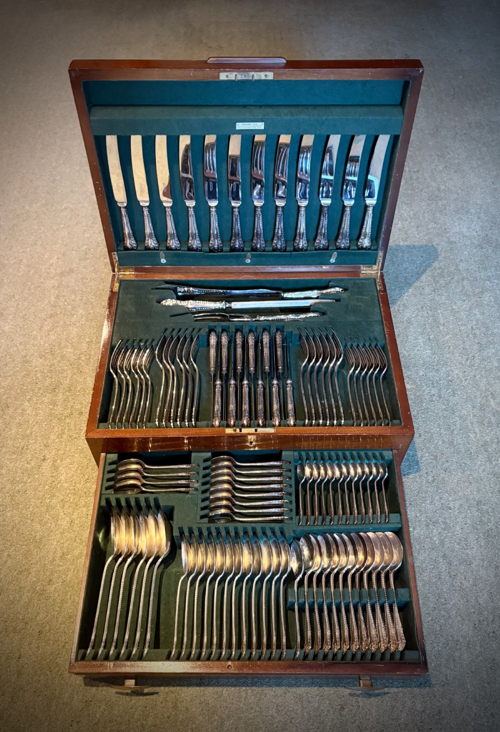 HARRODS COMPLETE CANTEEN OF CUTLERY