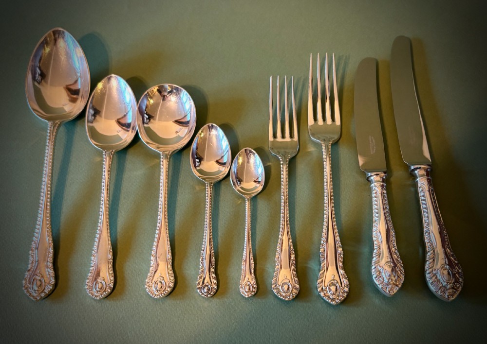 HARRODS COMPLETE CANTEEN OF CUTLERY View II
