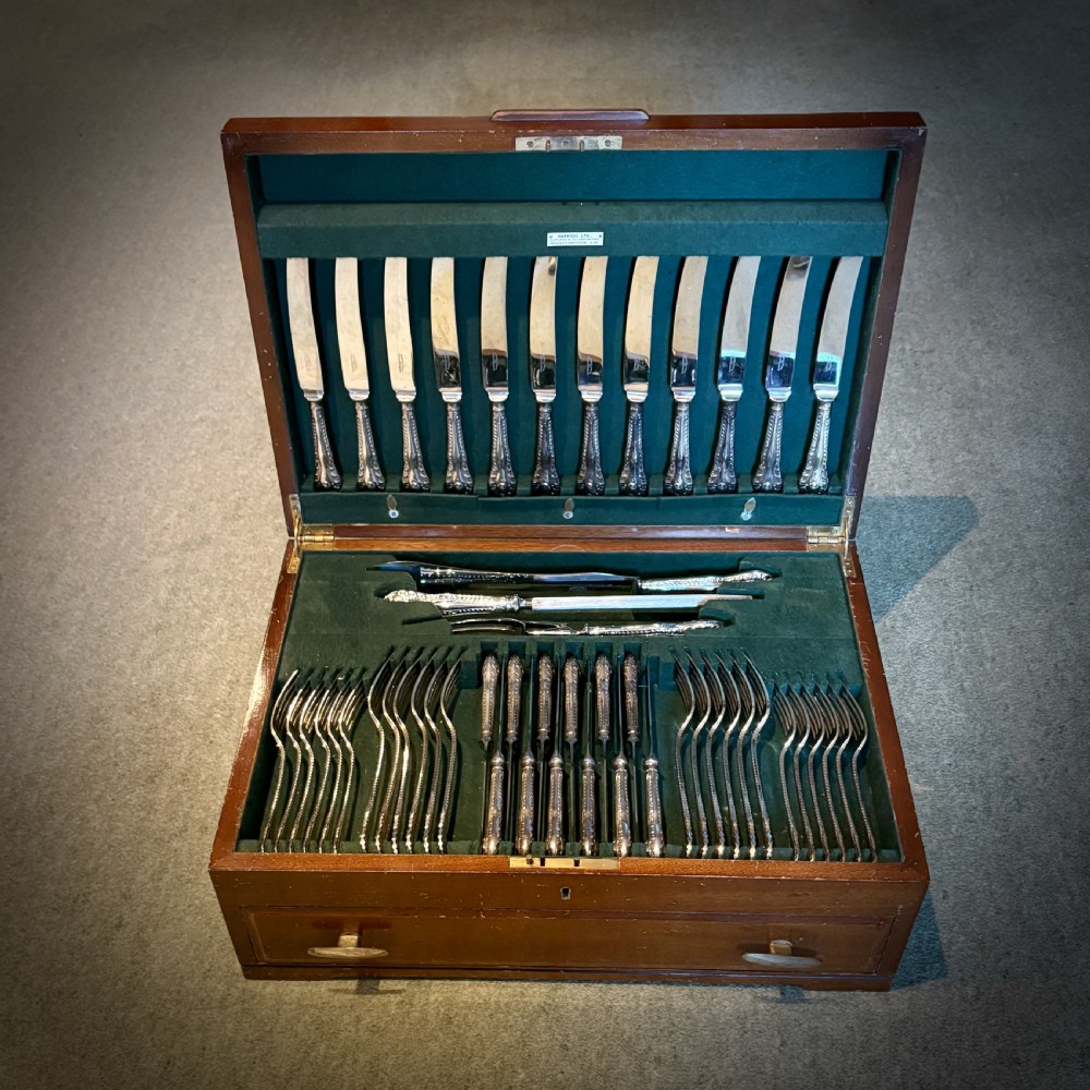 HARRODS COMPLETE CANTEEN OF CUTLERY View IV