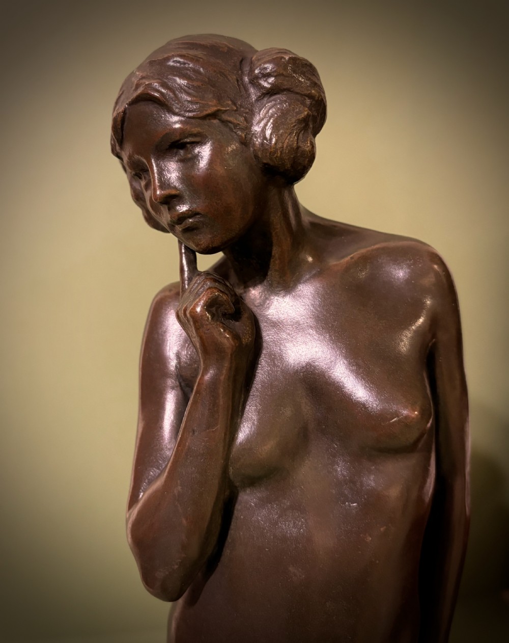 A TRULY CHARMING BRONZE SCULPTURE View V