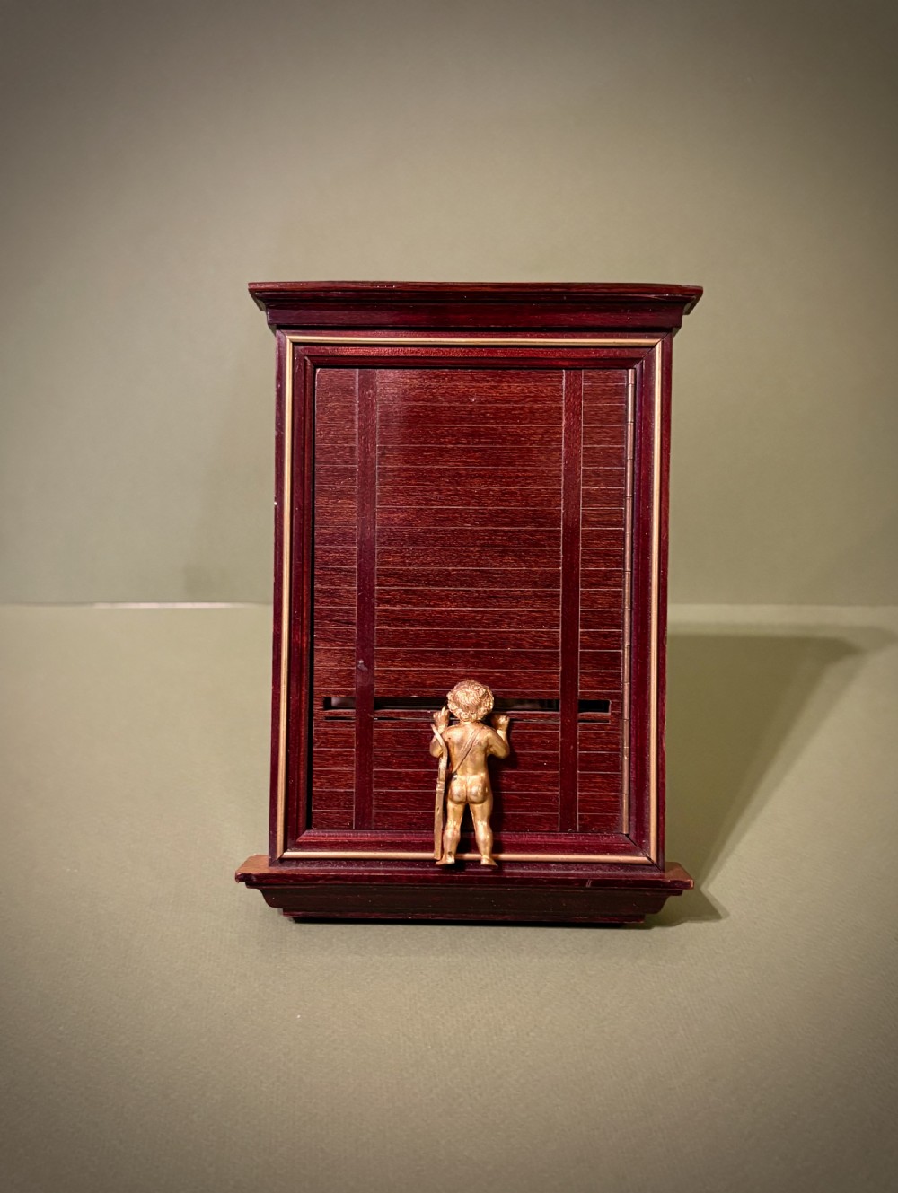 CHARMING VICTORIAN PHOTOGRAPH FRAME View II