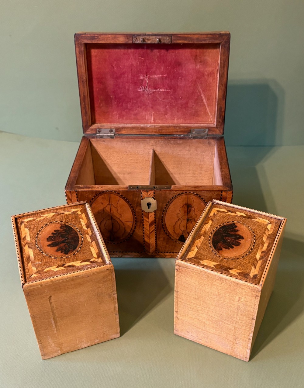 VERY FINE 18th CENTURY TEA CADDY View IV