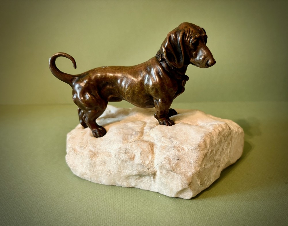 A CHARMING BRONZE DACHSHUND