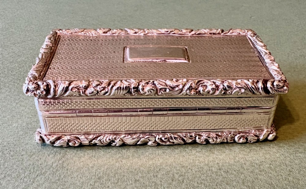 A GOOD HEAVY SILVER SNUFF BOX View III