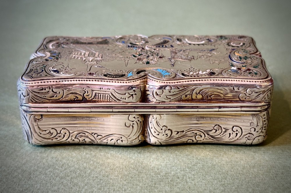 A VERY FINE ENGRAVED SILVER SNUFF BOX View V