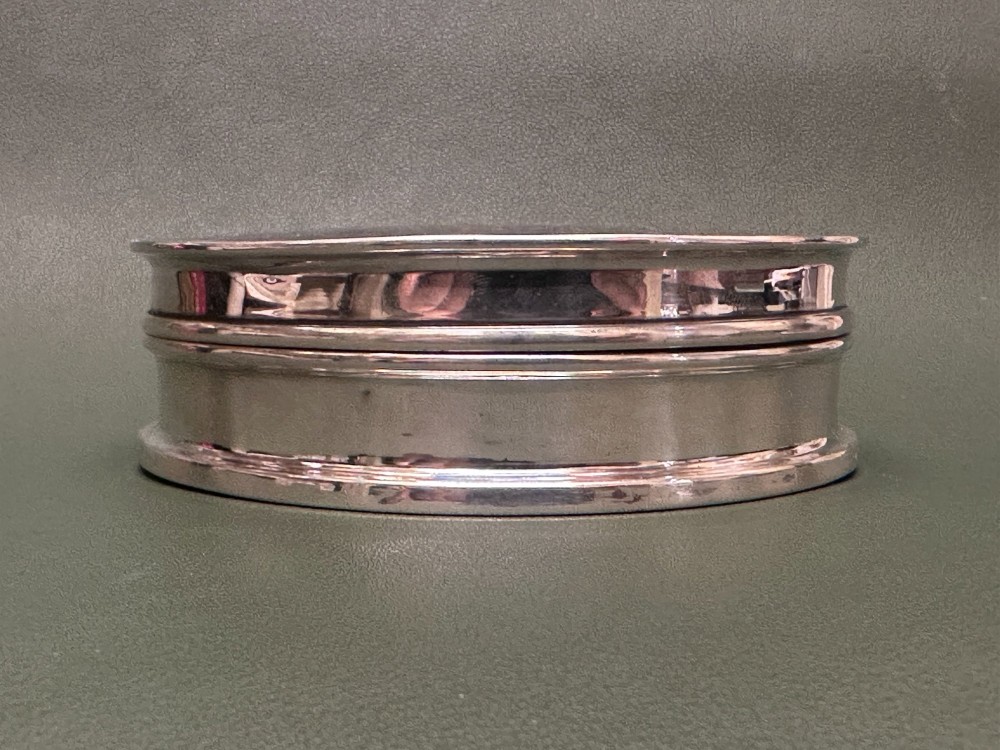 English Silver & Tortoiseshell Circular box – Birmingham 1915. View II